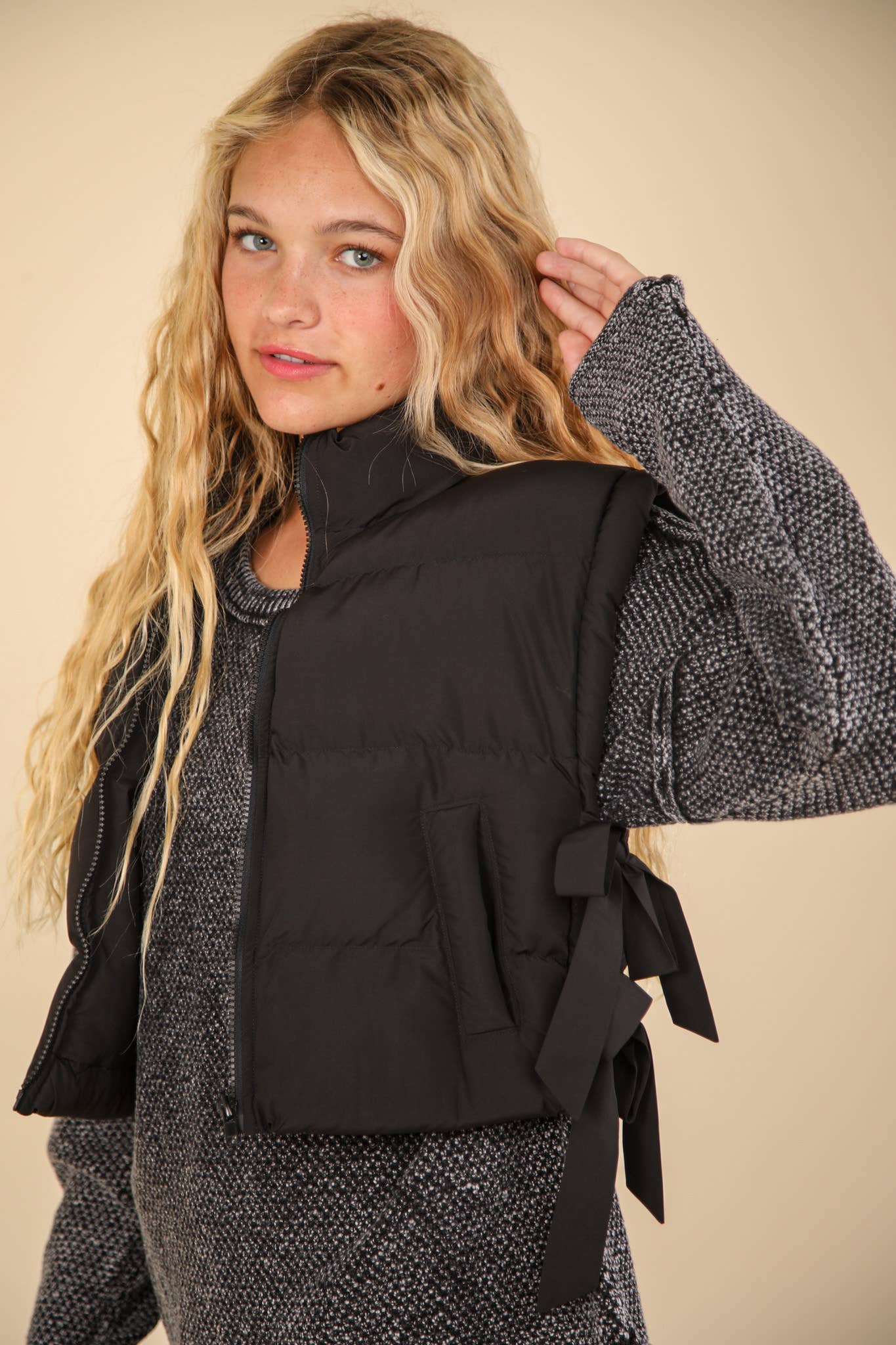 Side Bow Crop Puffer Vest