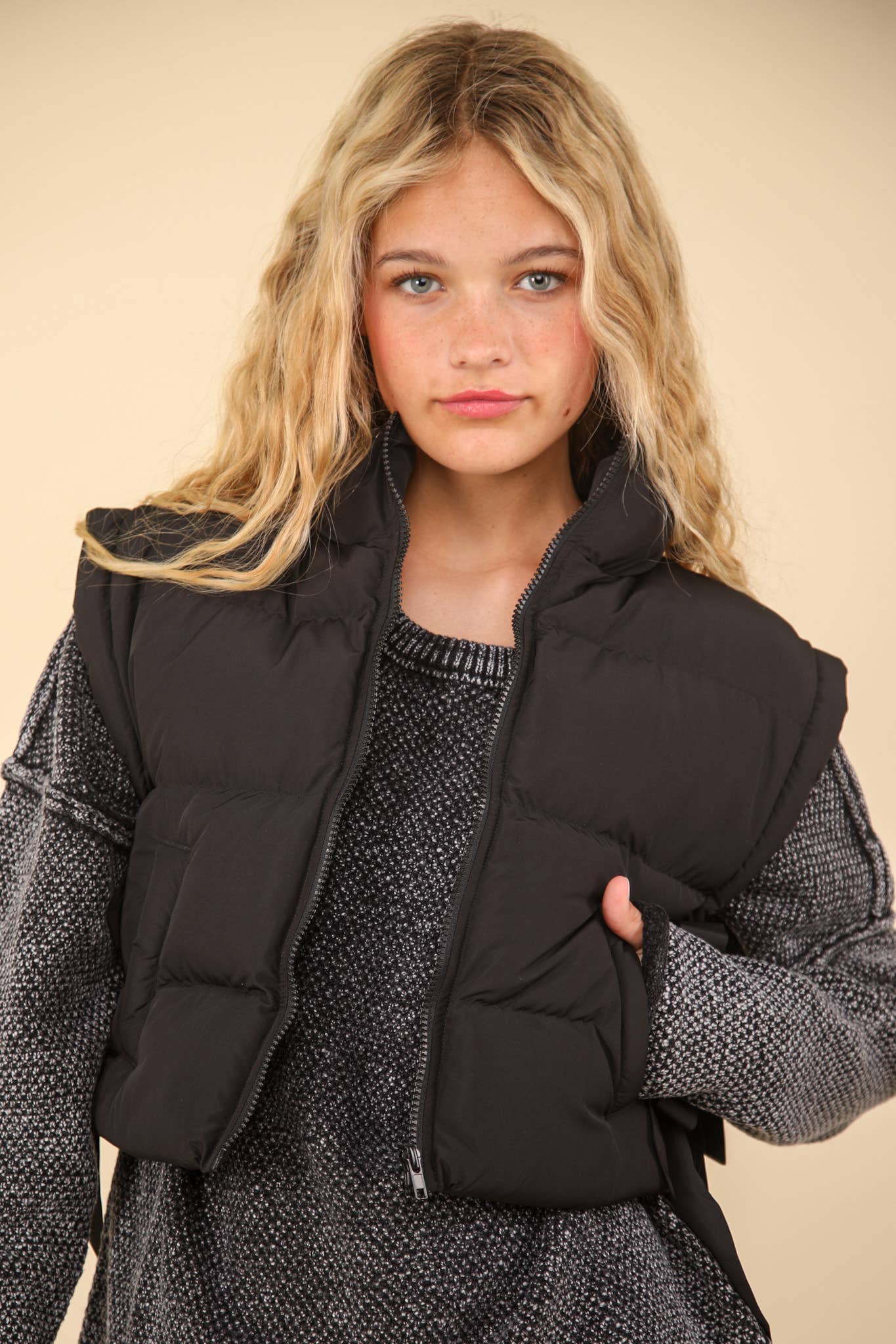 Side Bow Crop Puffer Vest