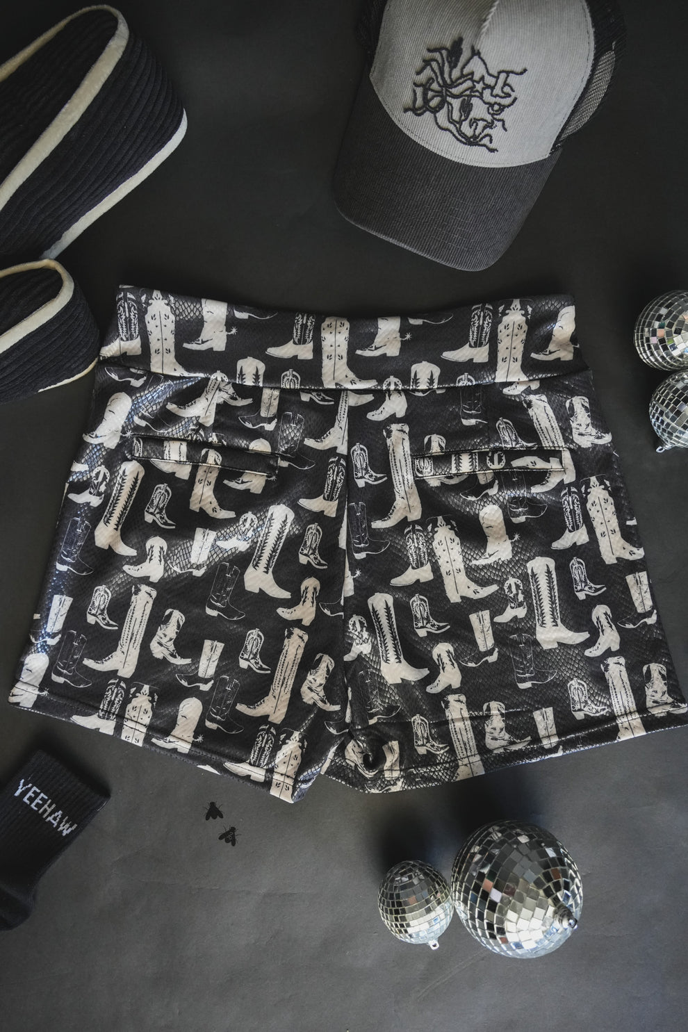 BOOT-IFUL SHORTS