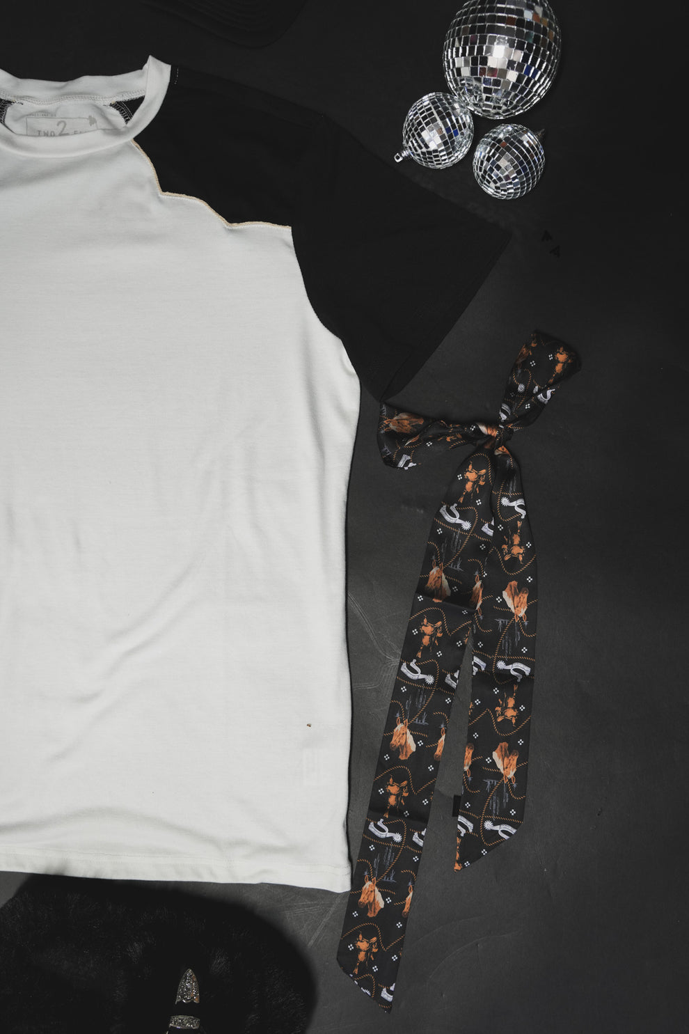 RAWHIDE STITCH TOP *BLANCO